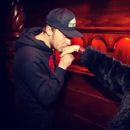 Бившият на Радина Кърджилова  Wosh MC я покани да кумува на сватбата му! Рапърът се жени за внучката на Борис Луканов