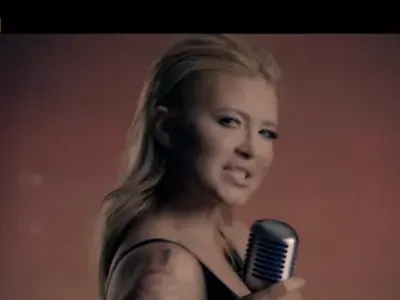 Бомба! Азис върти супер гореща любовница (Снимки)