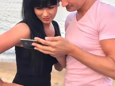 Елеонора Манчева на море с млад банкер (Снимки)