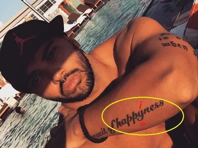 Фризьорът на Николета се фука със сгрешена татуировка! (ФОТО факт)