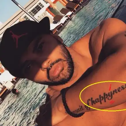 Фризьорът на Николета се фука със сгрешена татуировка! (ФОТО факт)