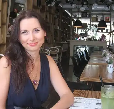 Хитрушата Кобилкина дере наивници с капки за пари! Наистина ли има хора, които се връзват на номерата й?