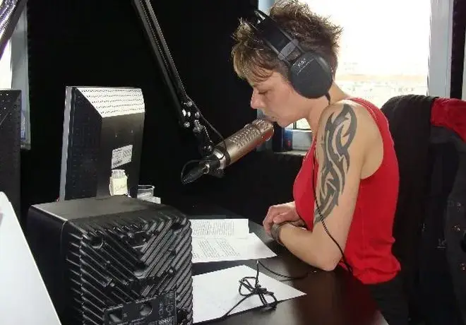 Ирина Костадинова стана кожа и кости! Водещата плаши с вида си