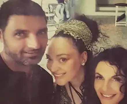 Мая Илиева купонясва с приятели на Миконос (Снимки)