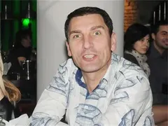 Машина! Румен Луканов върти 2 любовници - блондинка и брюнетка