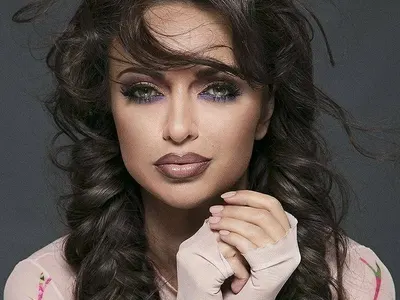 Миски хвърлят хилядарки за фризьор! Деси Фотосесията харчи за филъри, Бадер за масажи, Мариана Маринова се разкрасява на бартер (Снимки)