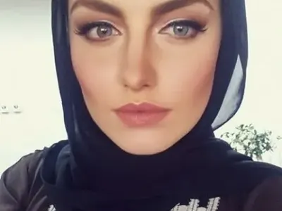 Миски хвърлят хилядарки за фризьор! Деси Фотосесията харчи за филъри, Бадер за масажи, Мариана Маринова се разкрасява на бартер (Снимки)