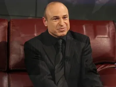 Митко Пайнера обяви война на силикона! Санкционира певиците си, ако си позволят оскъдно облекло (Подробности)