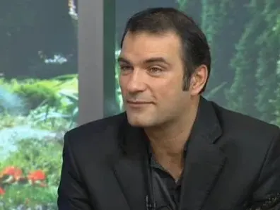 Пощальонът Пейо кръшка на жена си с млади момичета (Пикантни разкрития)