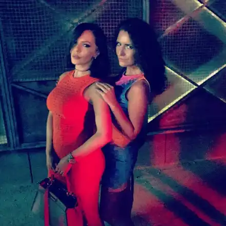 Резил! Без фотошоп шкембето на Галена е като на готвачка в училищен стол (Фото)