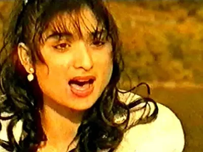 Шок! Това е Софи Маринова преди пластиките! Сложила перманентен грим, за да не плаши Гринго