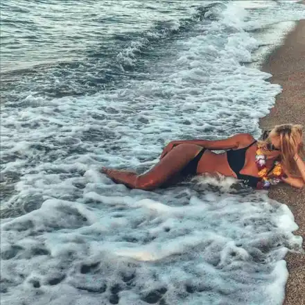 Синоптичката Натали Трифонова захвърли дрехите! Вижте какво супер тяло по бански показа (СНИМКИ)