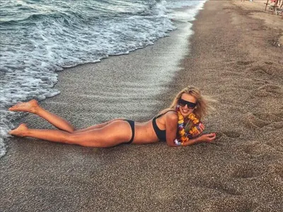 Синоптичката Натали Трифонова захвърли дрехите! Вижте какво супер тяло по бански показа (СНИМКИ)