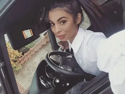 Вижте какво ще кара Мегз докато й оправят G класата