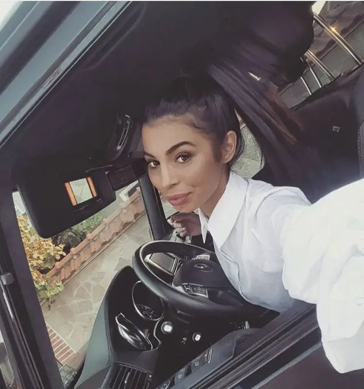 Вижте какво ще кара Мегз докато й оправят G класата