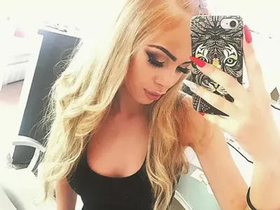 14-годишната Сузанита върти дупе по нощните клубове, майка й я тласкала да прави провокации