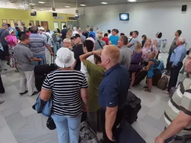 България Ер го кара през просото! Хаос, часове закъснения и нагло отношения на служителите тормозят пътниците на компанията