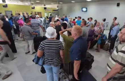 България Ер го кара през просото! Хаос, часове закъснения и нагло отношения на служителите тормозят пътниците на компанията