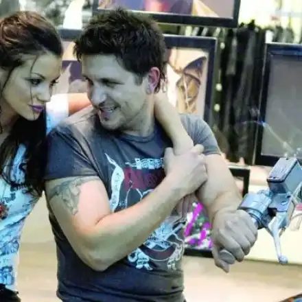 Блатечки прибира 105 бона от „Фермата“, ще дои крави заедно с Диляна Попова