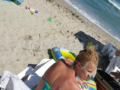 Бомба в HotArena! Жената на Гъмзата го хвана на калъп с друга на плажа! Последва нещо уникално! ПАПАРАШКИ СНИМКИ