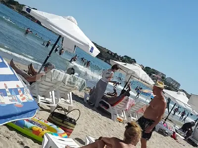 Бомба в HotArena! Жената на Гъмзата го хвана на калъп с друга на плажа! Последва нещо уникално! ПАПАРАШКИ СНИМКИ