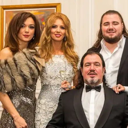 Бракът на Гущеров пред провал заради доведената му щерка (Мартина харчи на поразия)