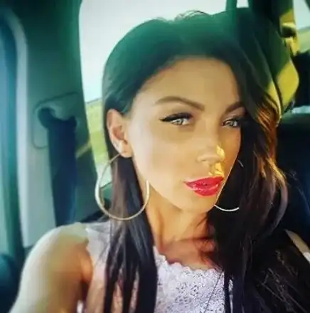 Ексклузивно в HotArena! Затварят Емануела!