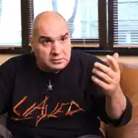 Фънки се пече по тениска, за да не шокира с телесата си курортистите