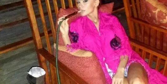 Фенове пенсионират Преслава: Цигарите и наргилето съсипаха гласа ти, вече не можеш да пееш!