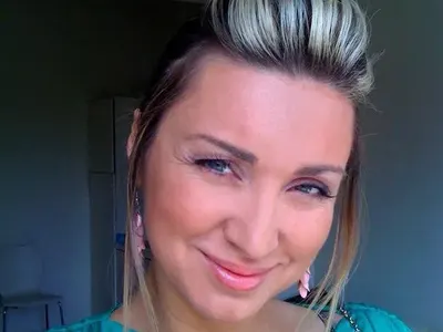 Галка от „Каризма” гледа баби в Лондон и се фука с висока заплата! Хвана си и гадже там, не ще да се връща в България