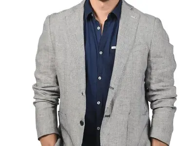 Гилотината на лорд Минчев свисти: Кичка е като пенсионирана русалка, в деколтето на Маги Бадер се развива цяла оперета, Орлин е в моден арест + още...