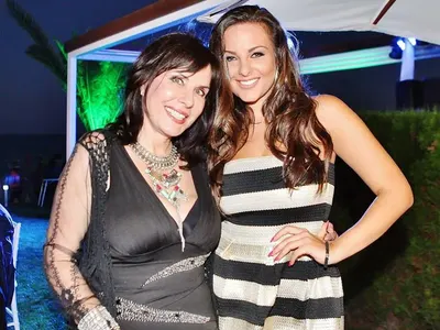 Гилотината на лорд Минчев свисти: Кичка е като пенсионирана русалка, в деколтето на Маги Бадер се развива цяла оперета, Орлин е в моден арест + още...