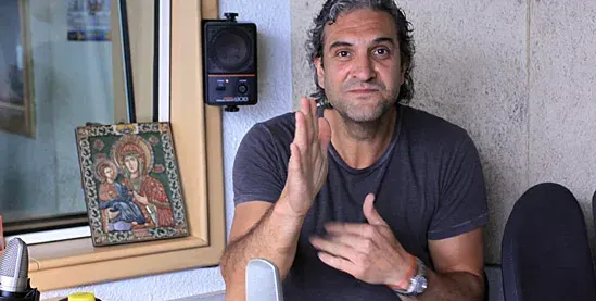 Юлиан Константинов забърса млада блондинка, жена му Юлия бясна