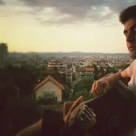 Иво Аръков удари дъното! Банкрутиралият актьор набива боб от консерва и спи на аванта (Всичко за падението му)