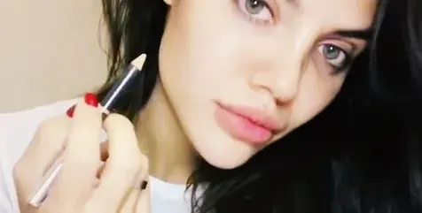 Жената на Благо Джизъса става гримьорка! Рускинята Есмер иска да стане звезда на макиажа и да превземе Холивуд