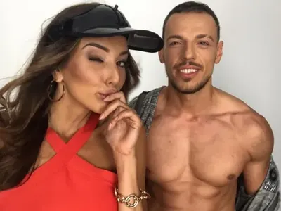 Лудия репортер и палавата Алекс пак заживяват заедно