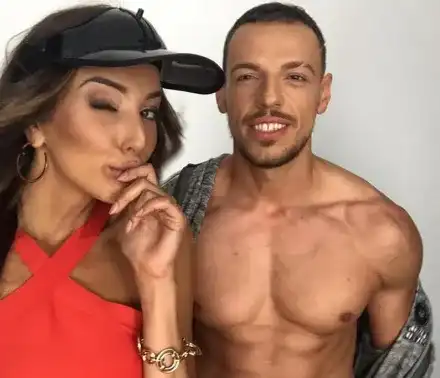 Лудия репортер и палавата Алекс пак заживяват заедно