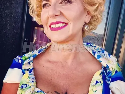 Майката на Тоца по-красива от щерка си (Снимки)