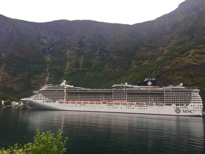 Марта Вачкова и Владо Пенев на таен круиз, щракат си самостоятелни селфита (Снимки)