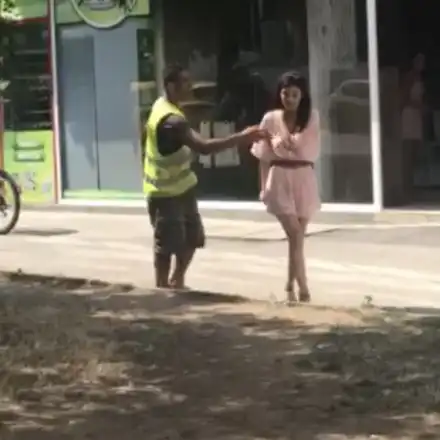 Мегз и Александра Богданска се подиграват на ром (Скандални кадри)