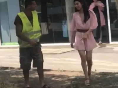 Мегз и Александра Богданска се подиграват на ром (Скандални кадри)