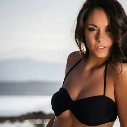 Мис Футбол събра погледите на плажа в Израел (Радост Тодорова е истинско изкушение по бански - Снимки)