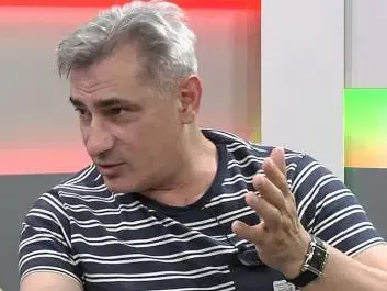 Прецакаха Христо Гърбов с парцел на морето. Комикът спи в каравана