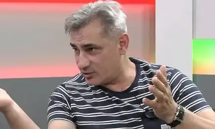 Прецакаха Христо Гърбов с парцел на морето. Комикът спи в каравана