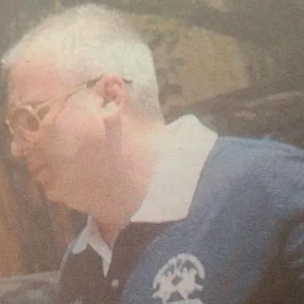 След раздялата с Емилия, Коко Динев изглежда супер гъзарски! Свеж и енергичен похапва домашни манджички в бившата си кръчма