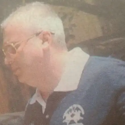 След раздялата с Емилия, Коко Динев изглежда супер гъзарски! Свеж и енергичен похапва домашни манджички в бившата си кръчма