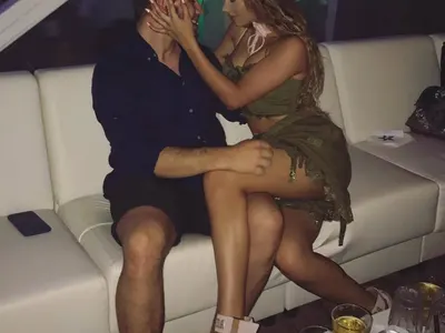 Тийнейджърка №1 заби сина на Майонезата! Тя е и певица, снима го в свой клип (Подробности)