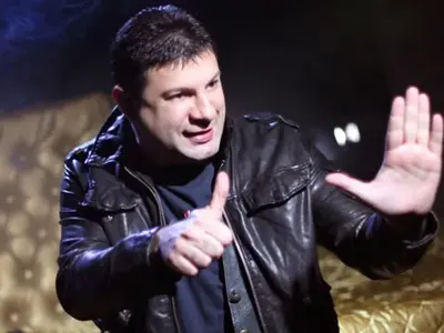 Тони Стораро катастрофира! Глиган връхлетя автомобила му с бивните напред (Подробности за неприятния инцидент)