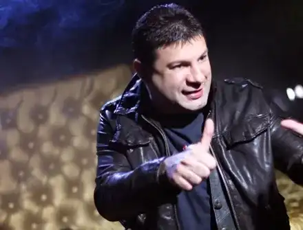 Тони Стораро катастрофира! Глиган връхлетя автомобила му с бивните напред (Подробности за неприятния инцидент)