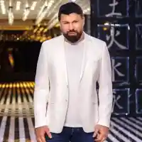 Тони Стораро прави музикална компания (Вижте първите певици в каталога)